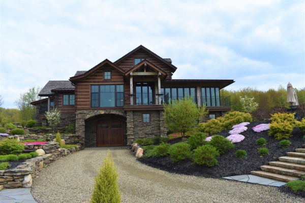 Laurentia’s winery building and landscaped entrance